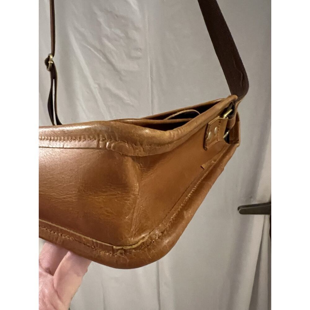 Brown Leather Messenger Bag Vintage 11x10x3 Some Wear And Buckle Is Loose As Is - Picture 7 of 16